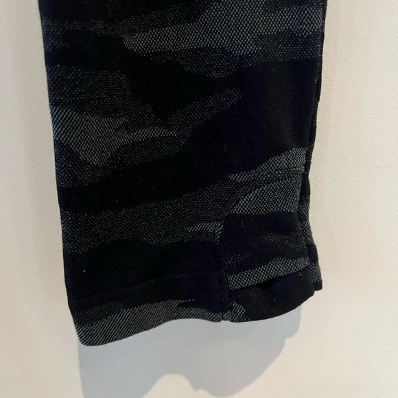 Athleta Girl Printed Power Up Black Camo long Sleeve top shirt. Girls XXL/16 - Picture 6 of 8